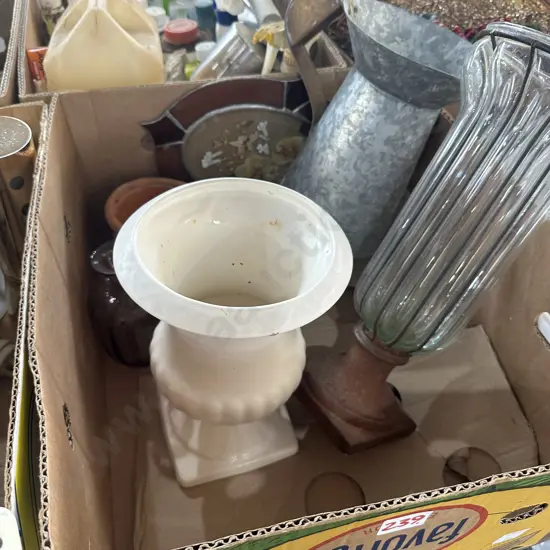 vases and jug