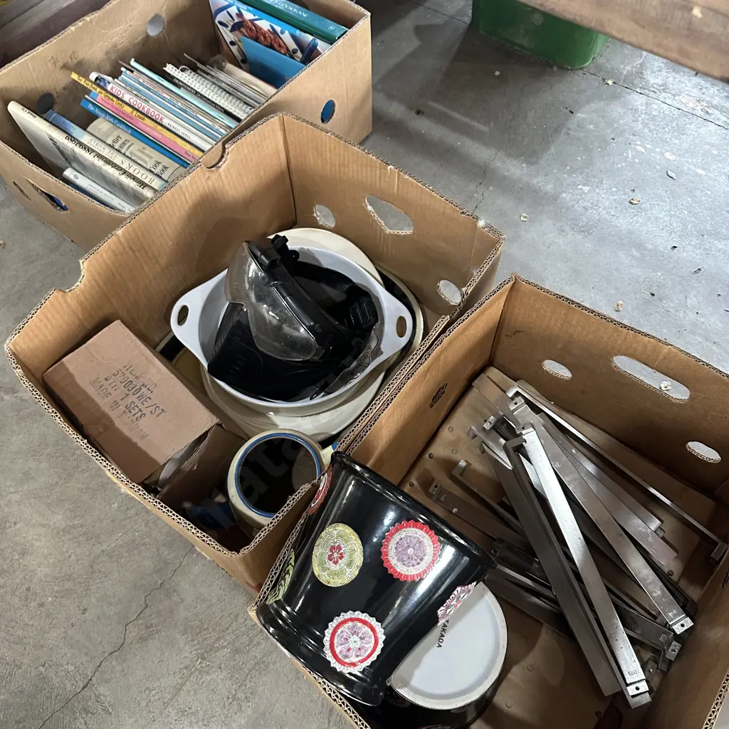 3 box modern handles, planters, protection masks, books etc Image 1++