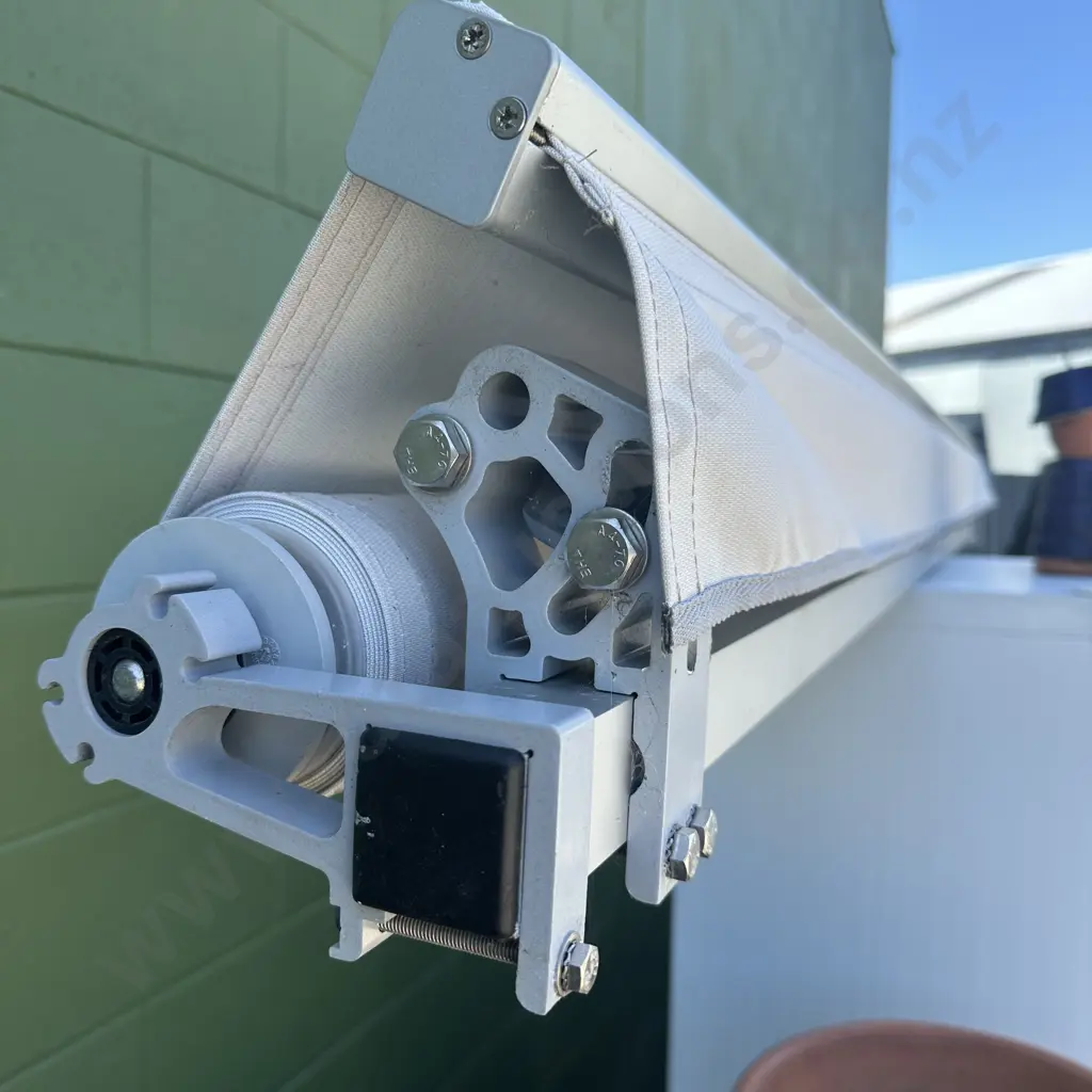 Electric awning with remote (cost $3538 5 years ago) working well Image 1++