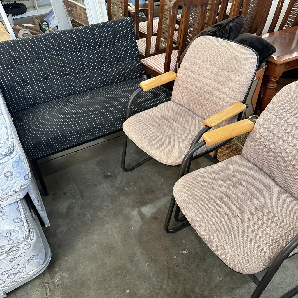 2 reception chairs plus 2 seater Image 1++
