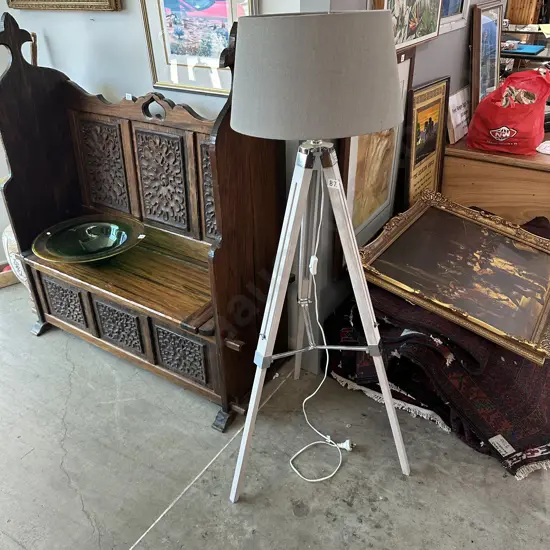 tripod lamp