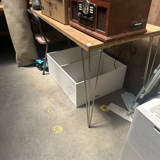 ply top , stainless legged table