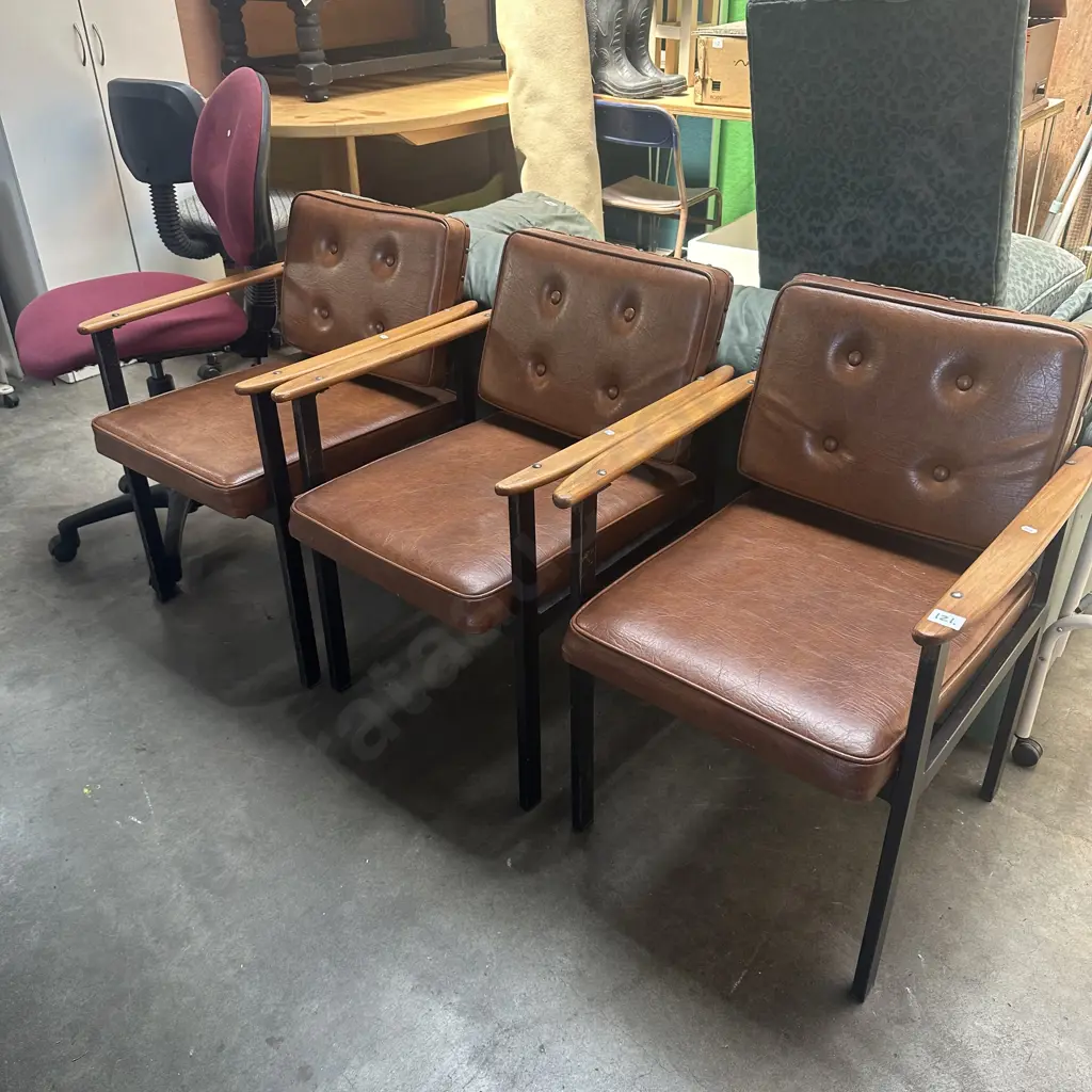 4 chairs Image 1++