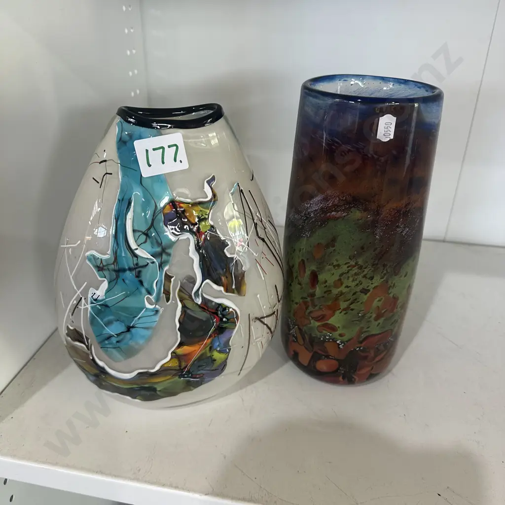 2 art glass vases Image 1++
