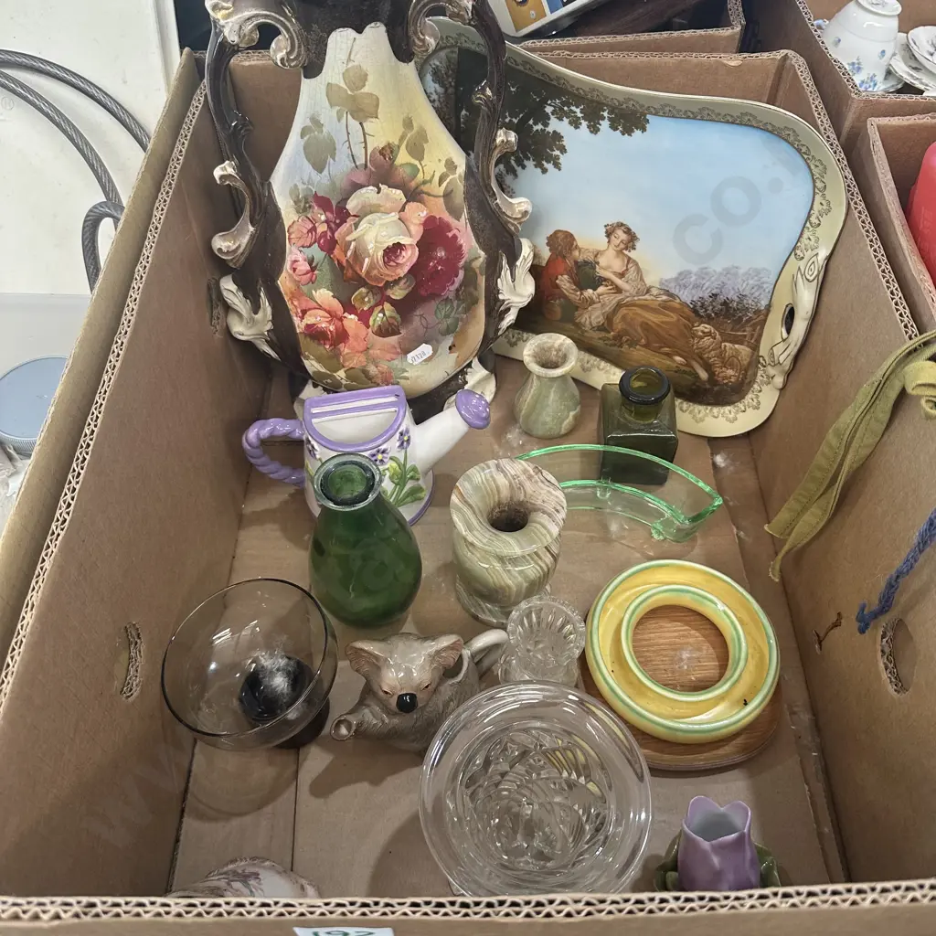 Box of assorted items Image 1++
