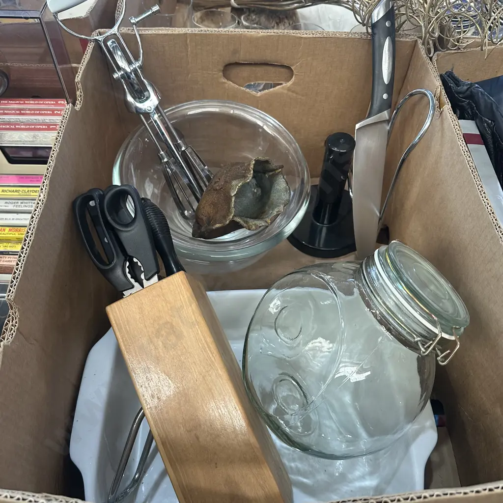 Knife block and Scanpan knife, cookie jar etc. Image 1++