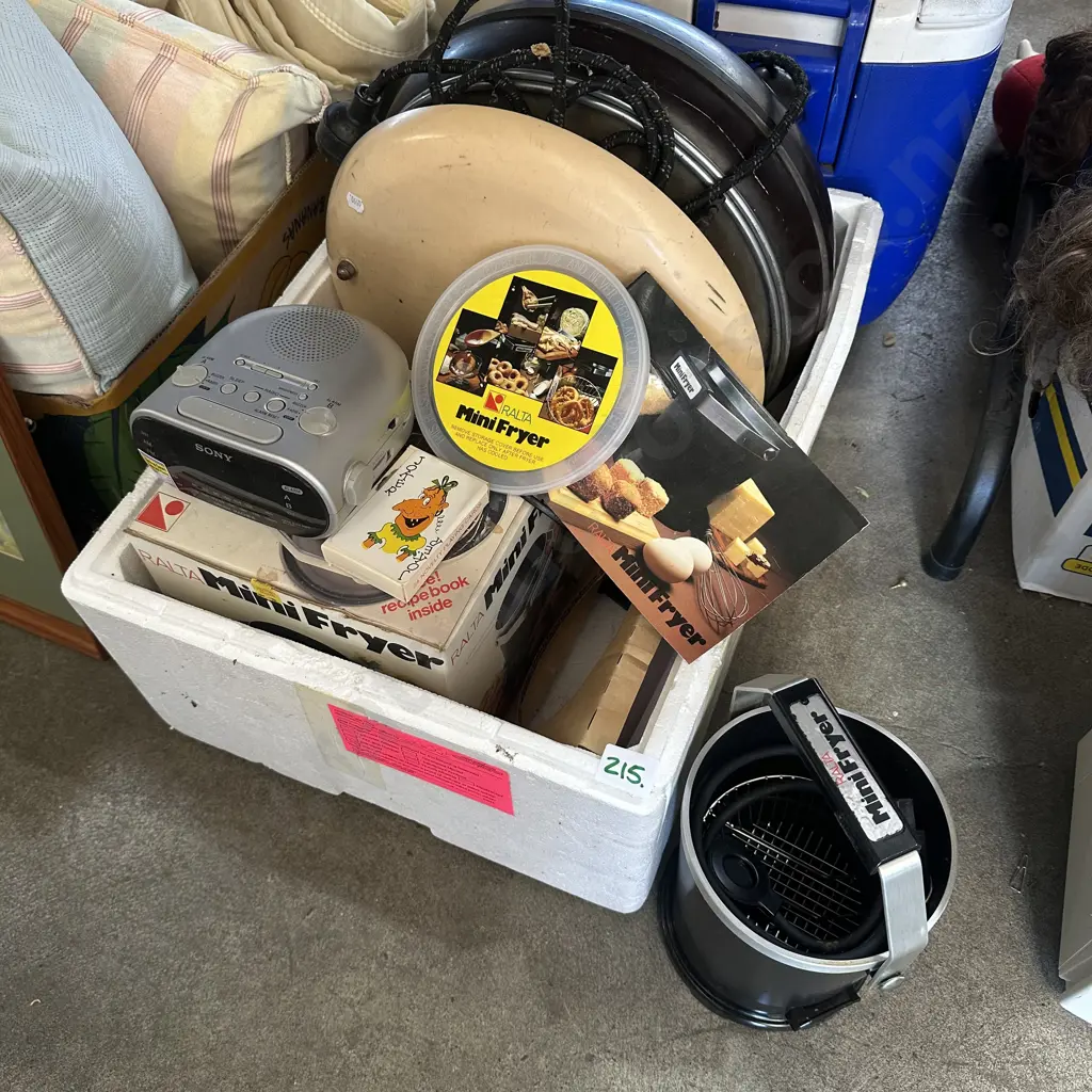 Ralta Mini deep fryer, alarm/clock/radio,cards,etc. Image 1++