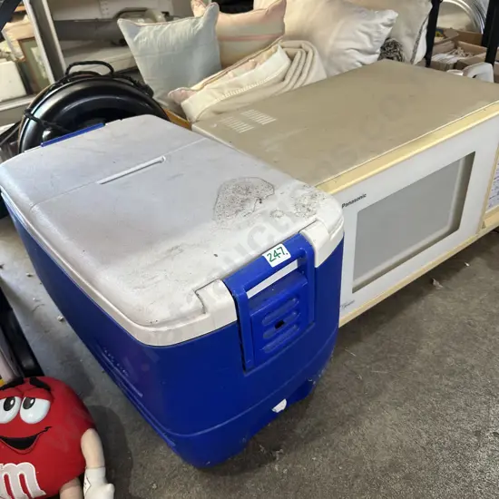 Microwave and chilly bin