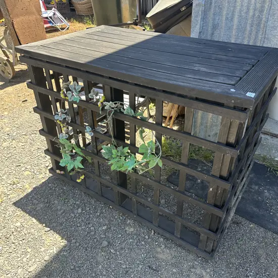 Garden bar