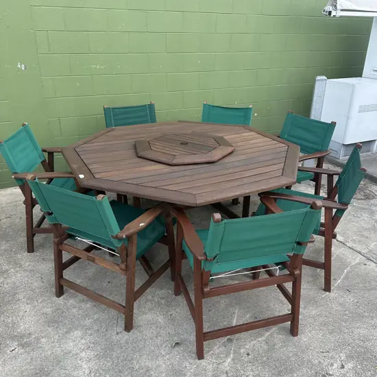 BBQ table with lazy sally and 7 chairs