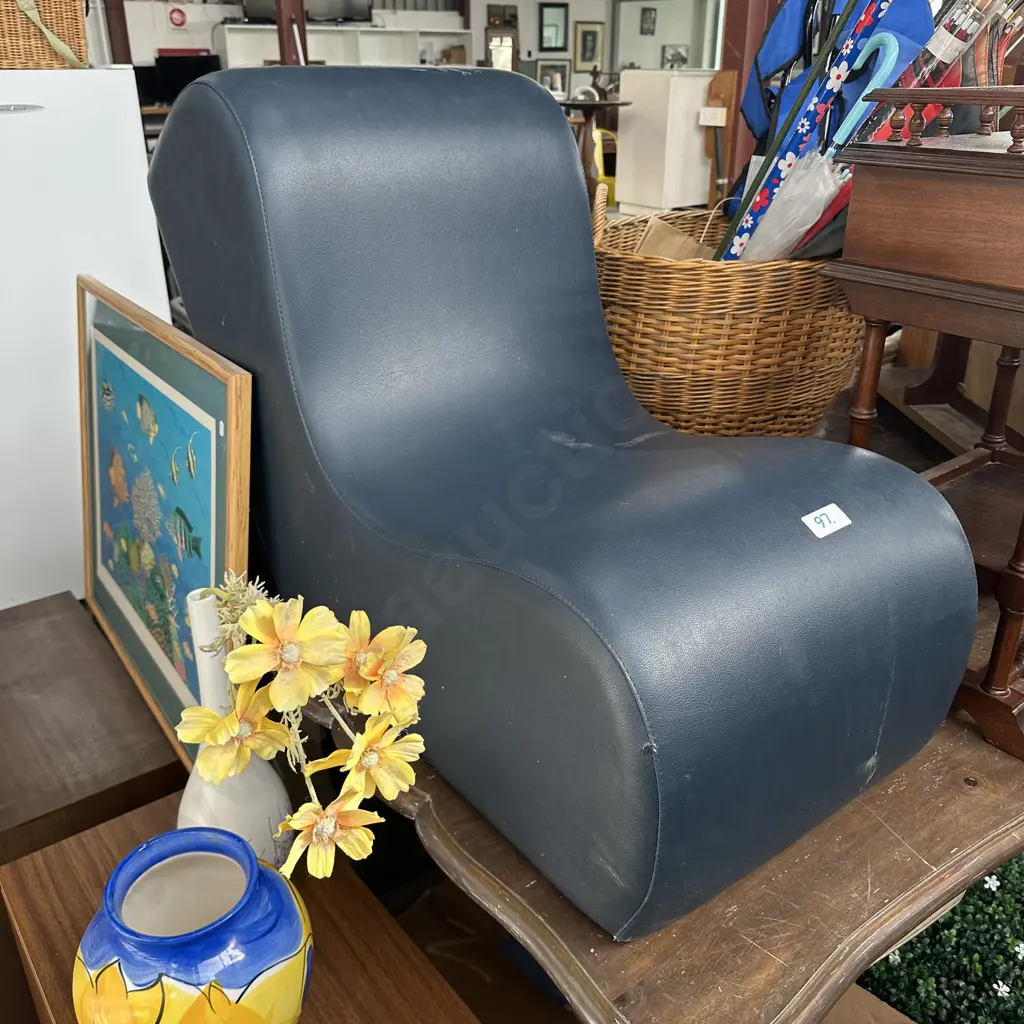 furnware leather relaxer chair Image 1++