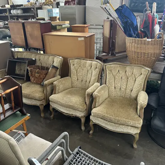 vintage 3pc suite - needs TLC