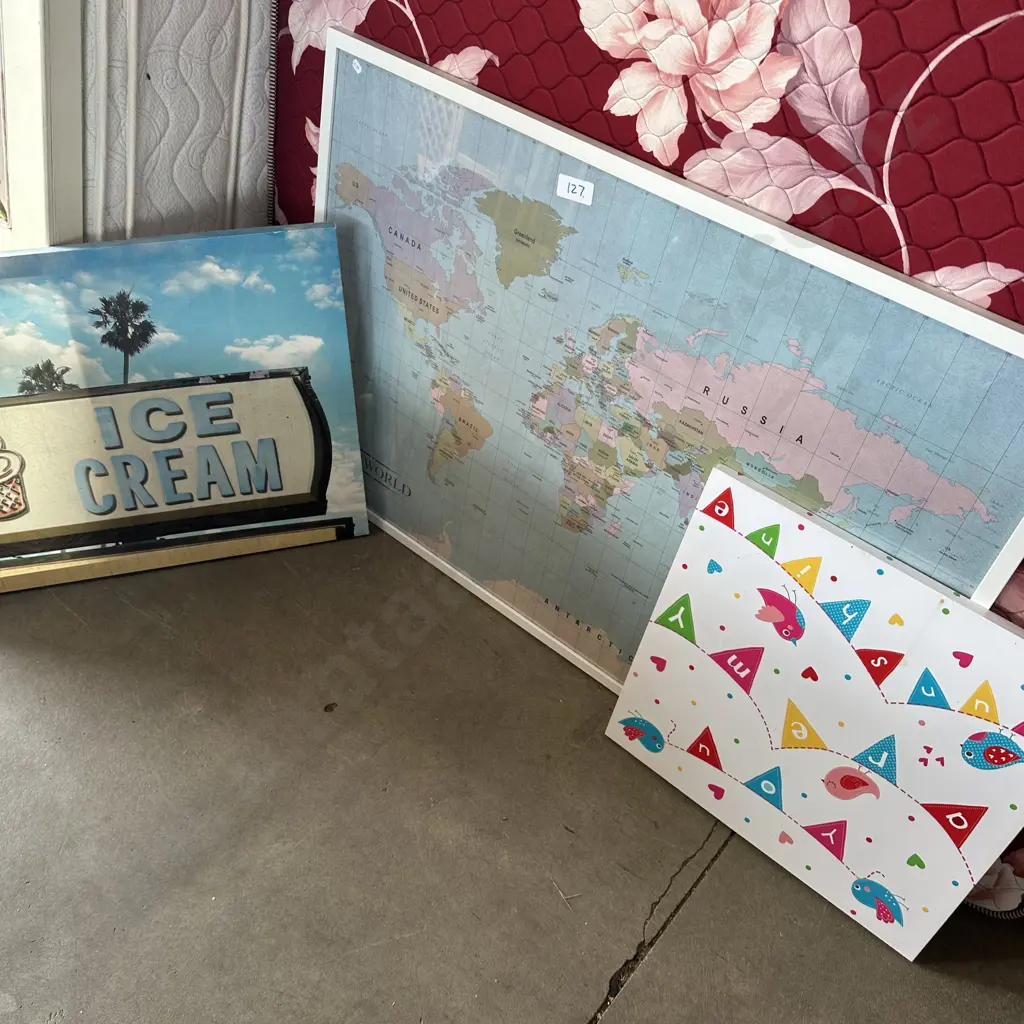 world map and 2 prints Image 1++