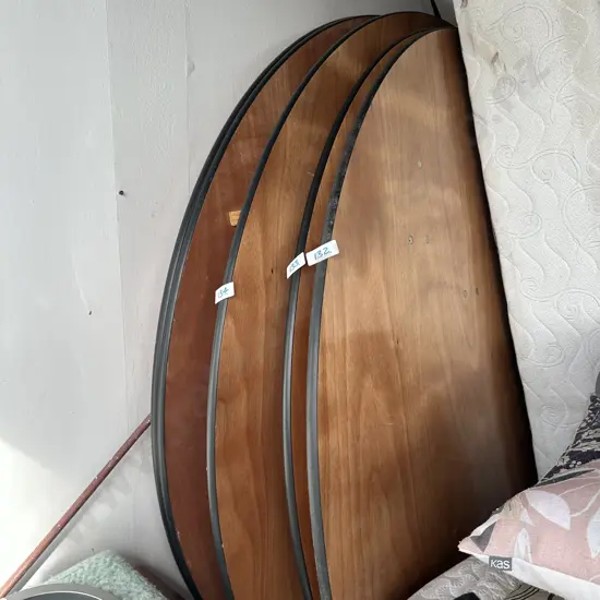 large round catering table