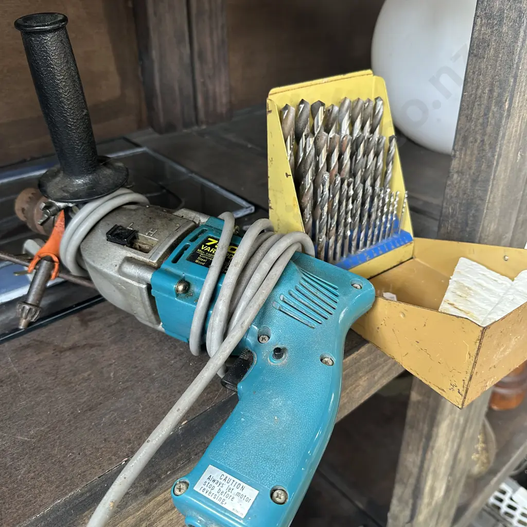 makita hammer drill plus bit set Image 1++