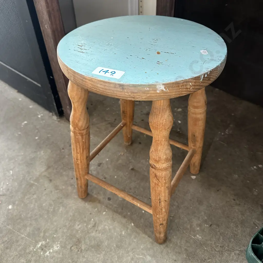 Pine vintage stool Image 1++