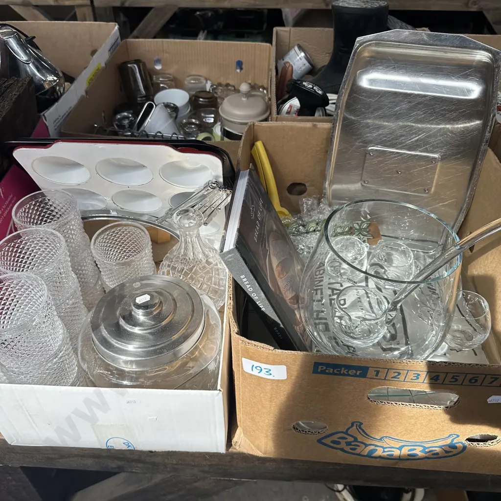 Punch set, tumblers, shaving mirror etc. Image 1++
