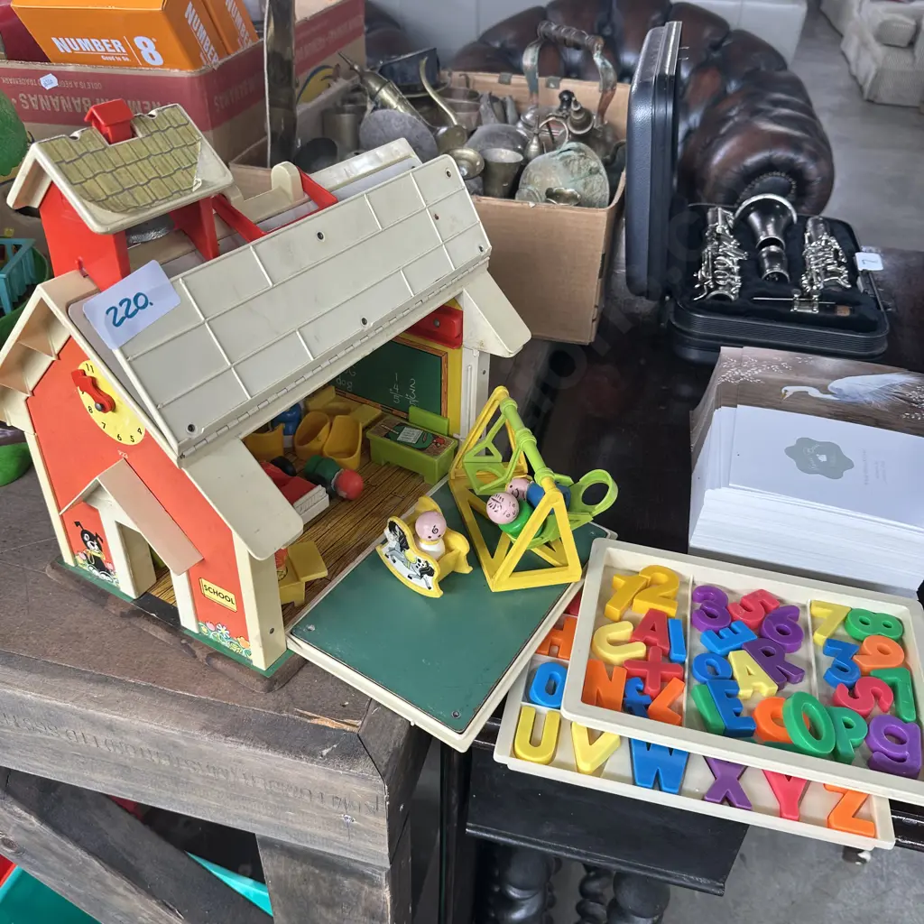 Fisher Price play family school with a bin Image 1++