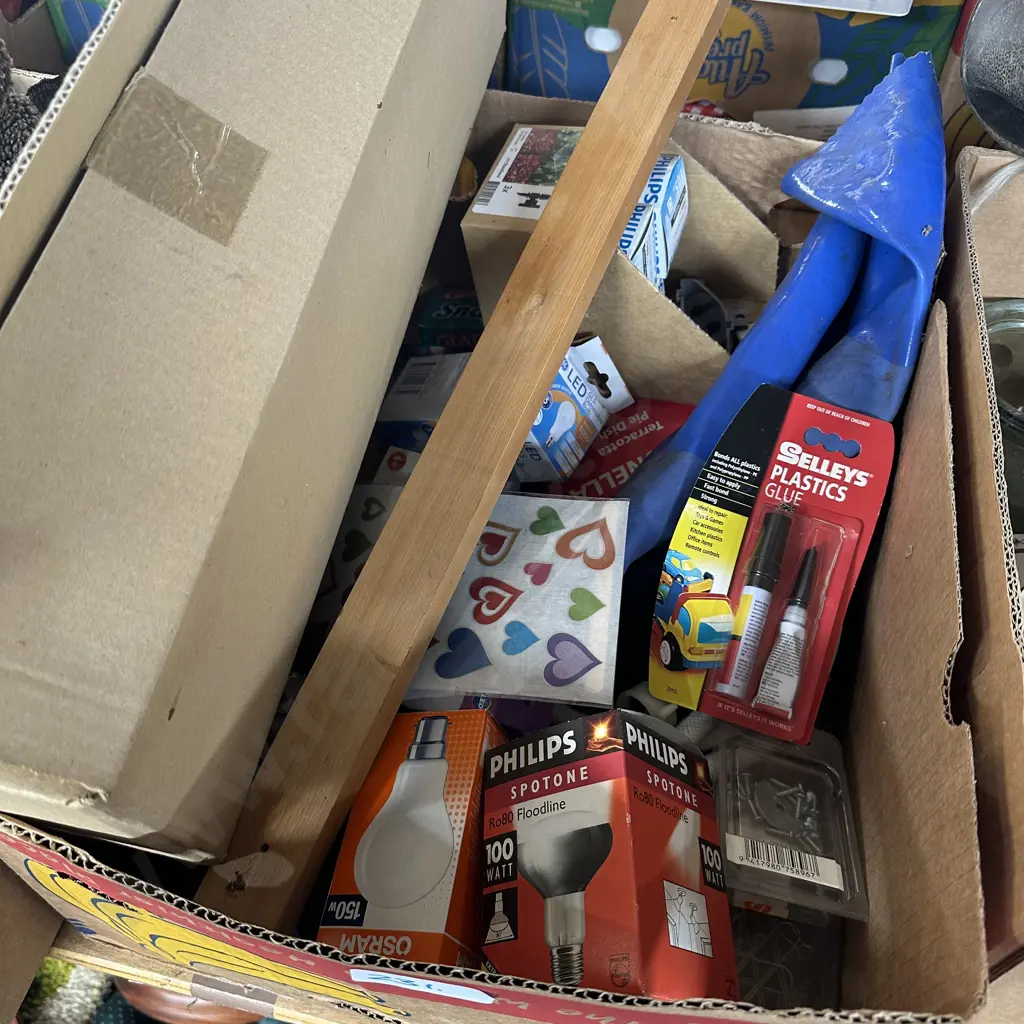 Magnabar, boxed light and bulbs etc. Image 1++