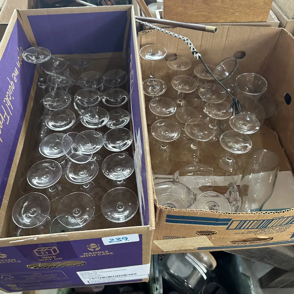 Two boxes of glassware Image 1++
