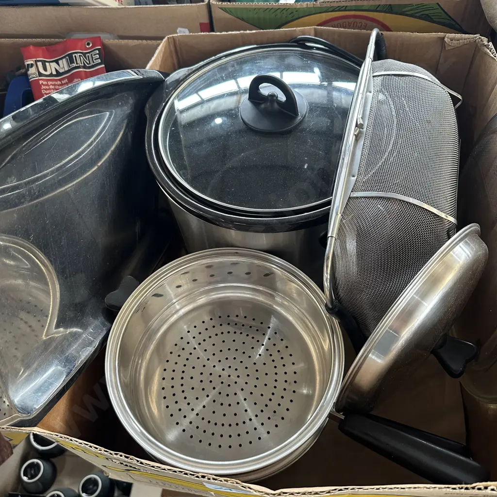 Good slow cooker and steamer pot etc. Image 1++