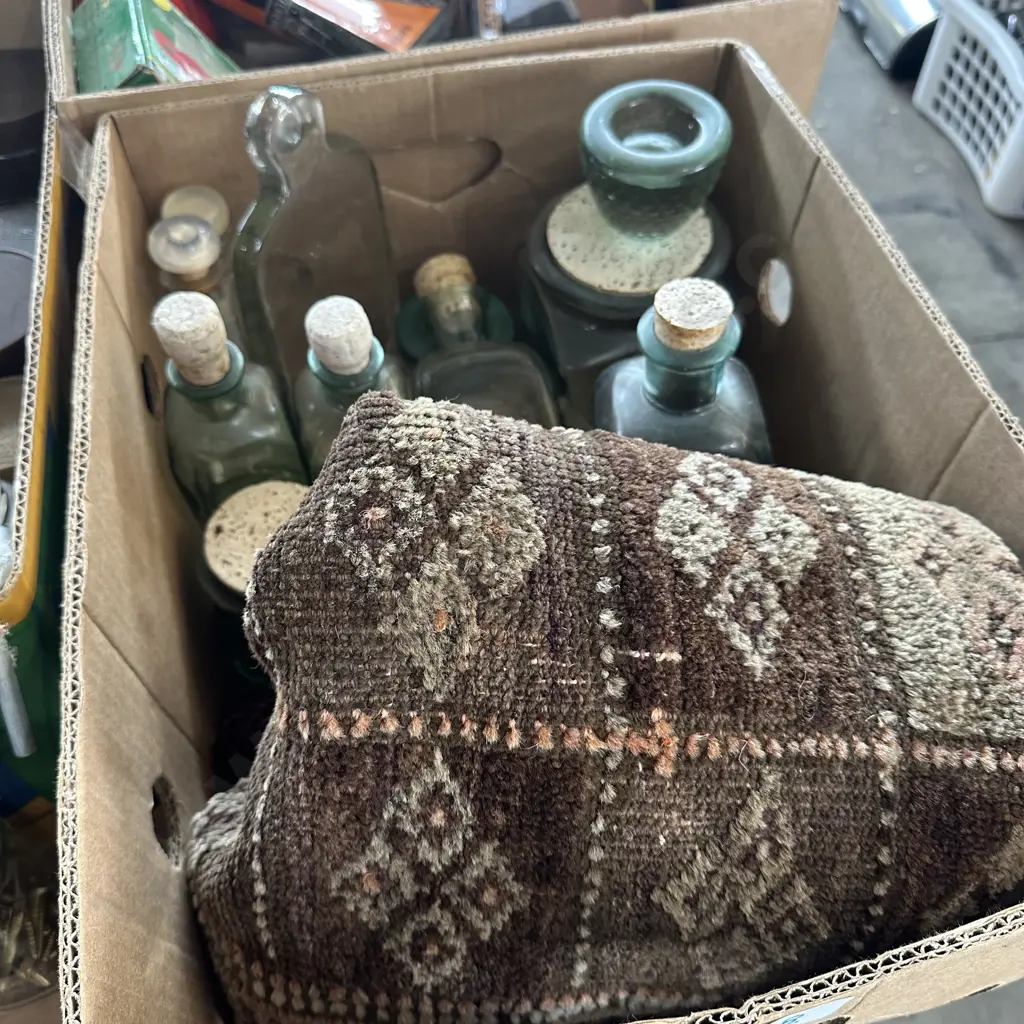 Rug and display bottles etc. Image 1++