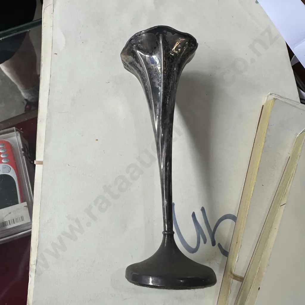 Sterling silver vase. Image 1++