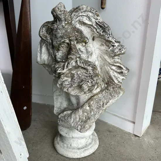 concrete garden bust  600mm