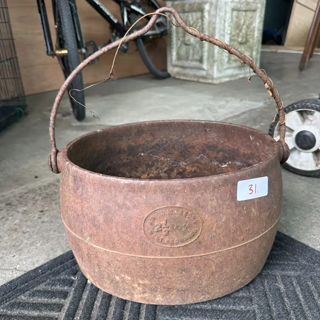 large cast camp pot Image 1++