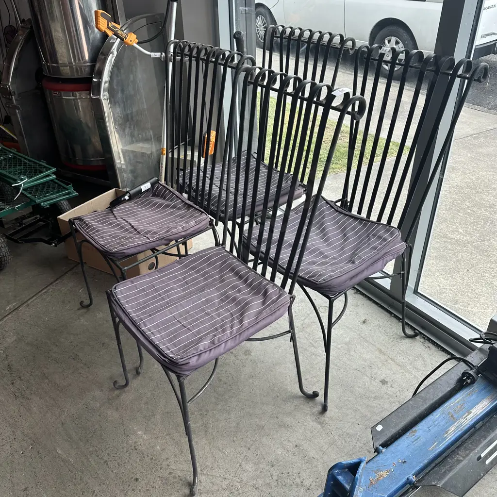 set 4 wrought iron chairs (2 small welds required) Image 1++