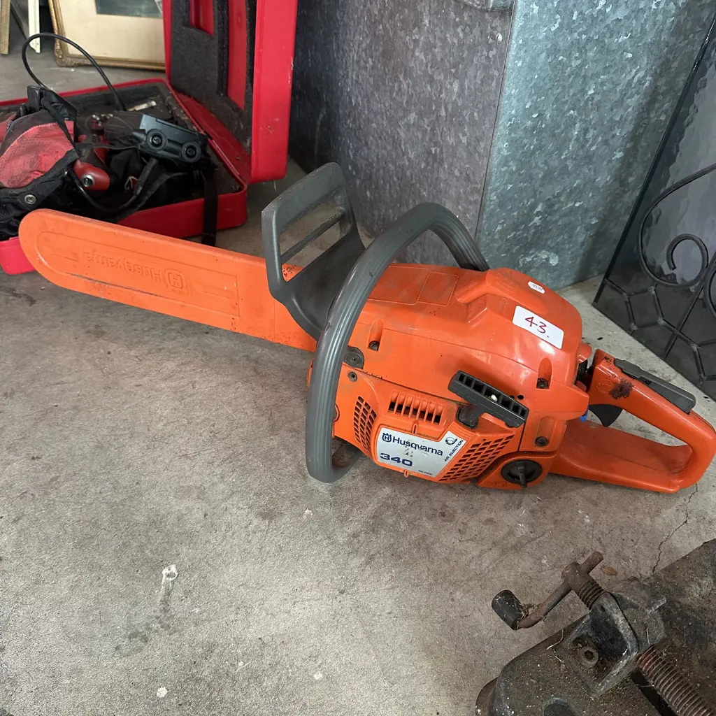 Husqvarna 340 chainsaw - working Image 1++