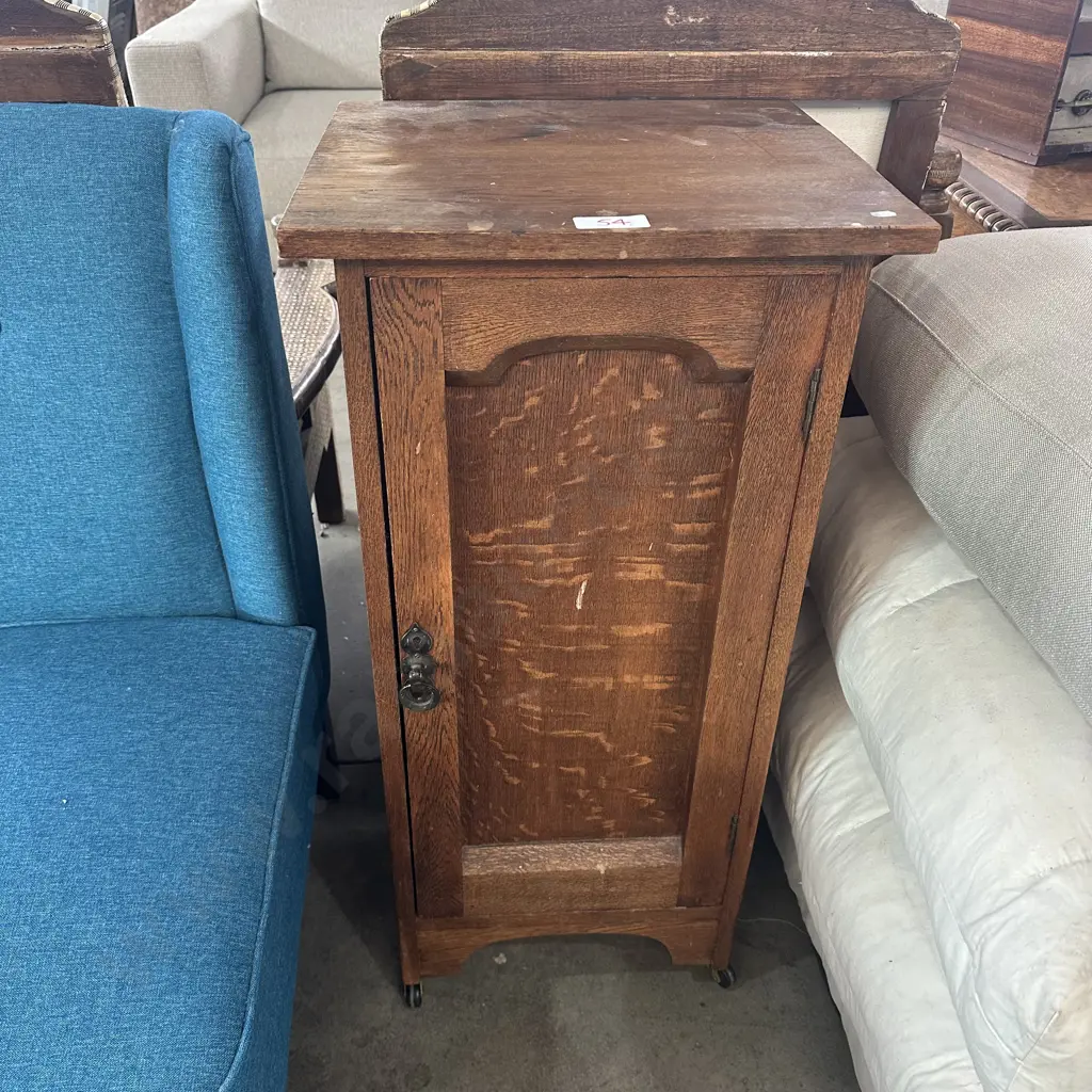 Oak cabinet on castors Image 1++