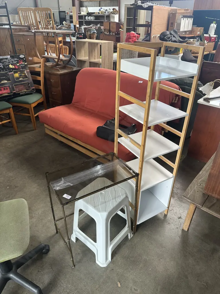 Tower shelf, side table and plastic stool. Image 1++
