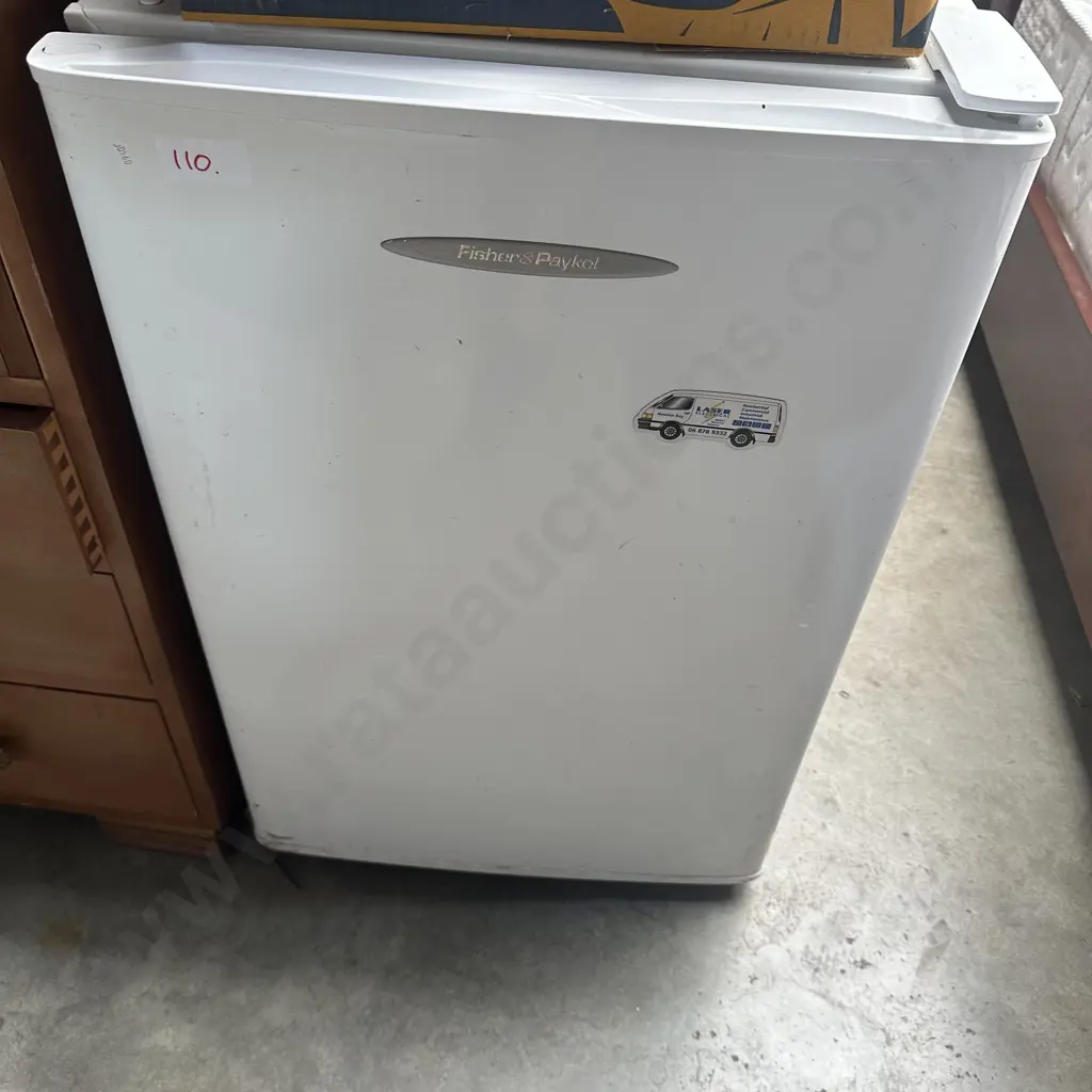 under bench fridge Image 1++
