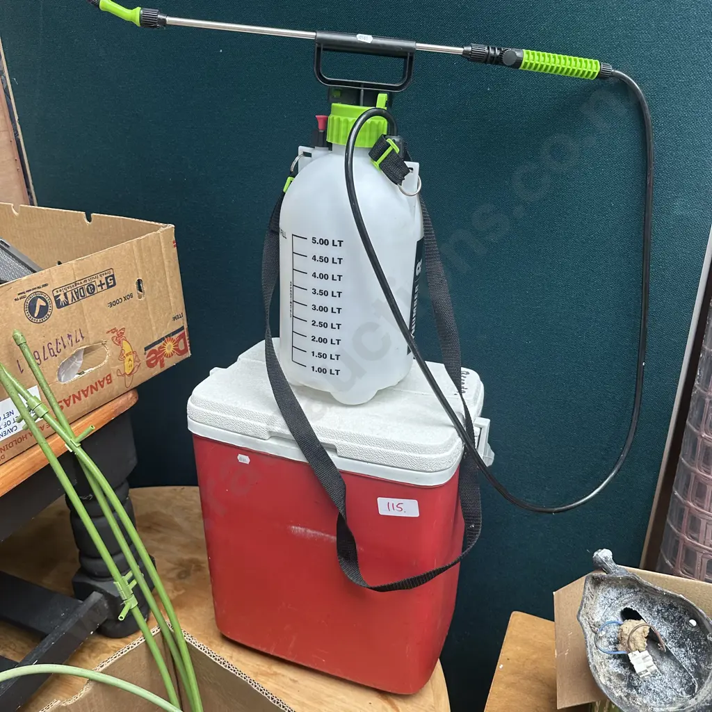 esky and sprayer Image 1++