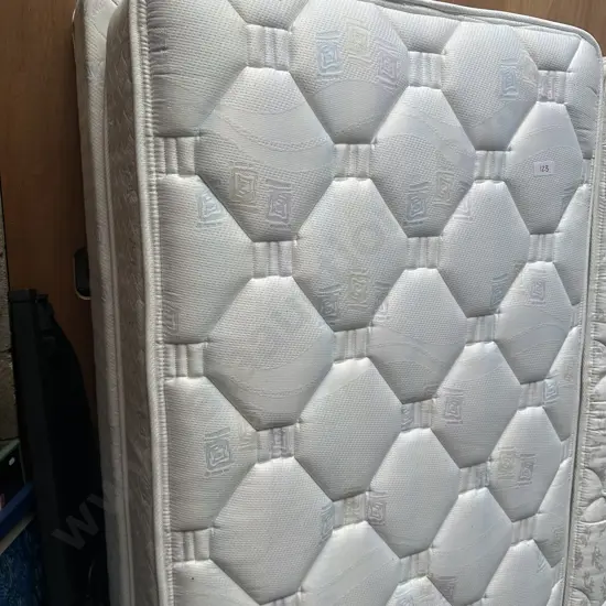 Tidy single bed