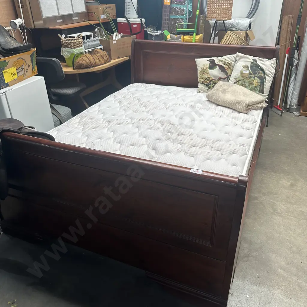 Queen sleigh bed with tidy mattress Image 1++