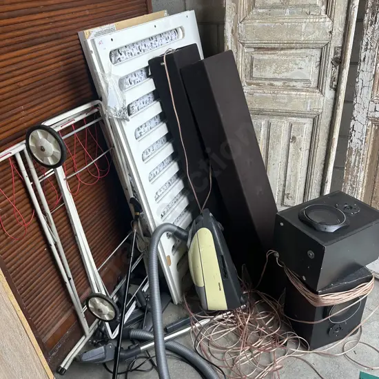 cot, vac, clothes horse, speakers etc
