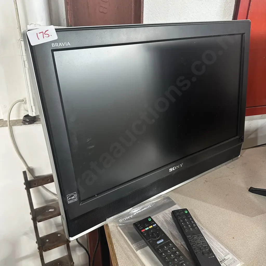 Sony TV  26inch plus DVD and VHS players Image 1++