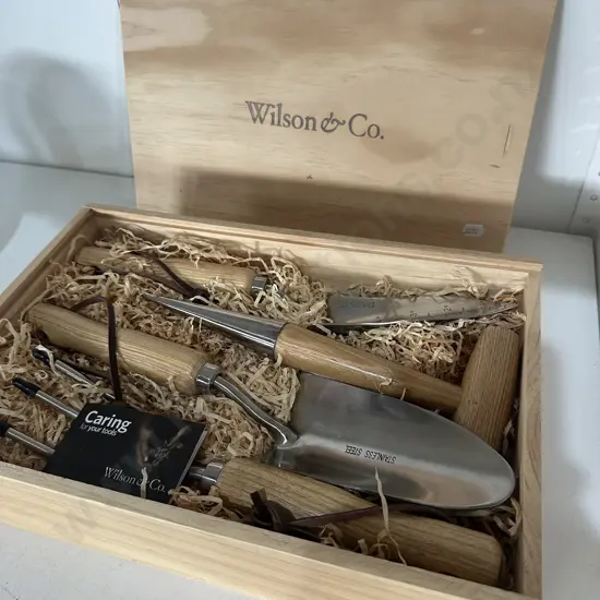 Wilson & Co gardening set- new