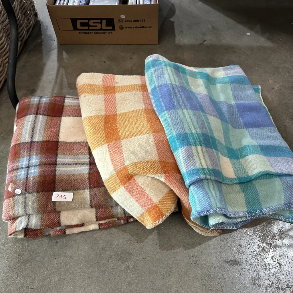 3 woolen blankets Image 1++