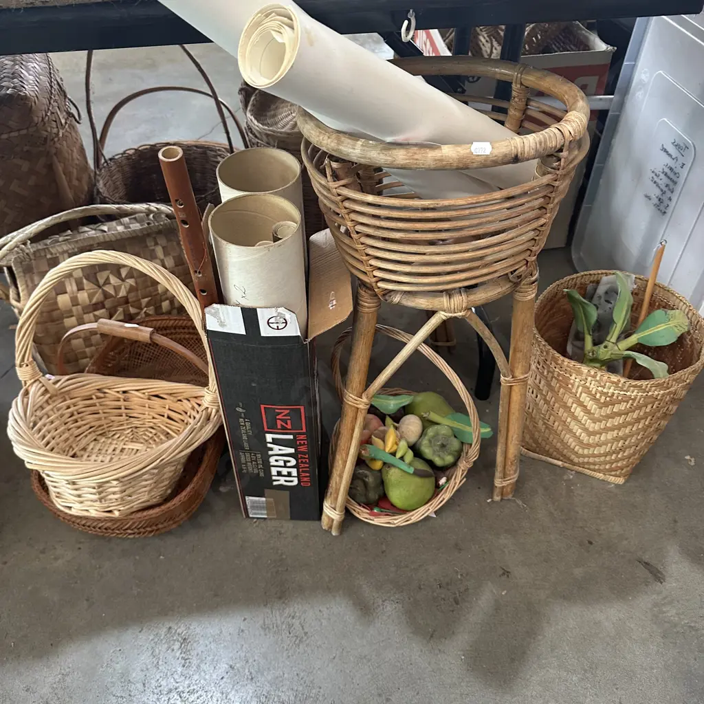 prints, basketware etc Image 1++