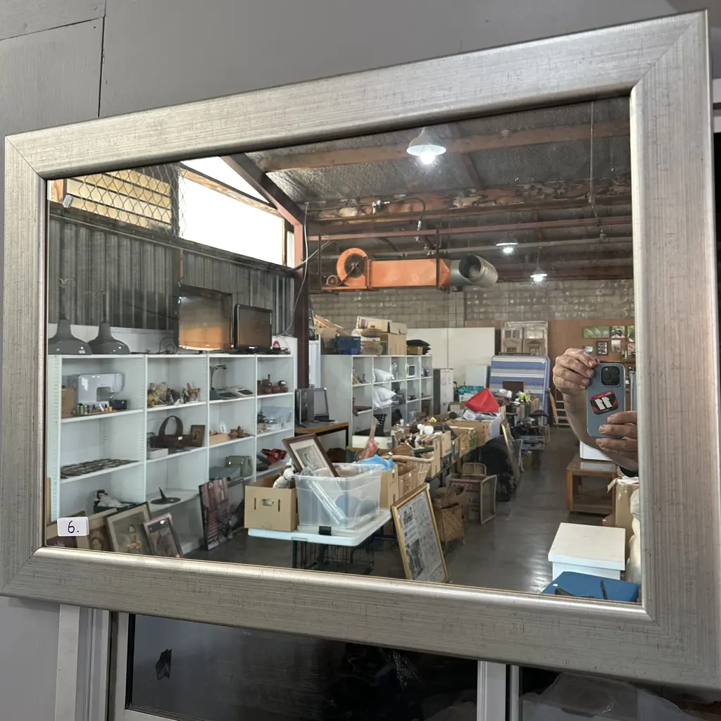 modern mirror 900 x 640 Image 1++