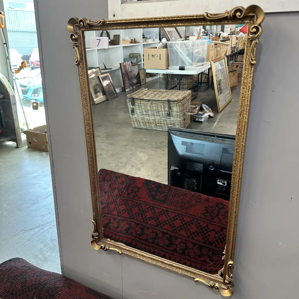 vintage mirror 650 x 420 Image 1++