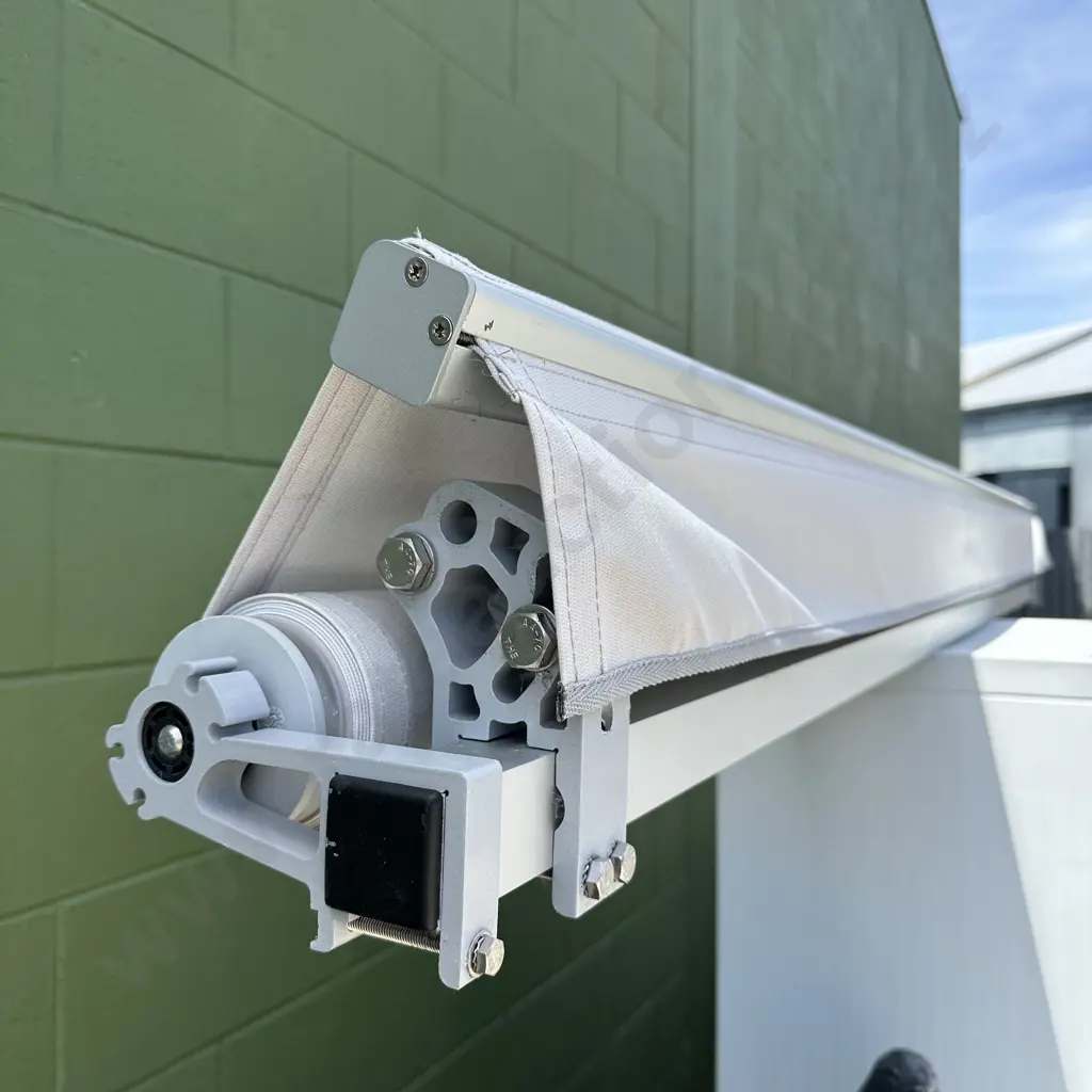 Electric awning with remote (cost $3538 5 years ago) working well Image 1++