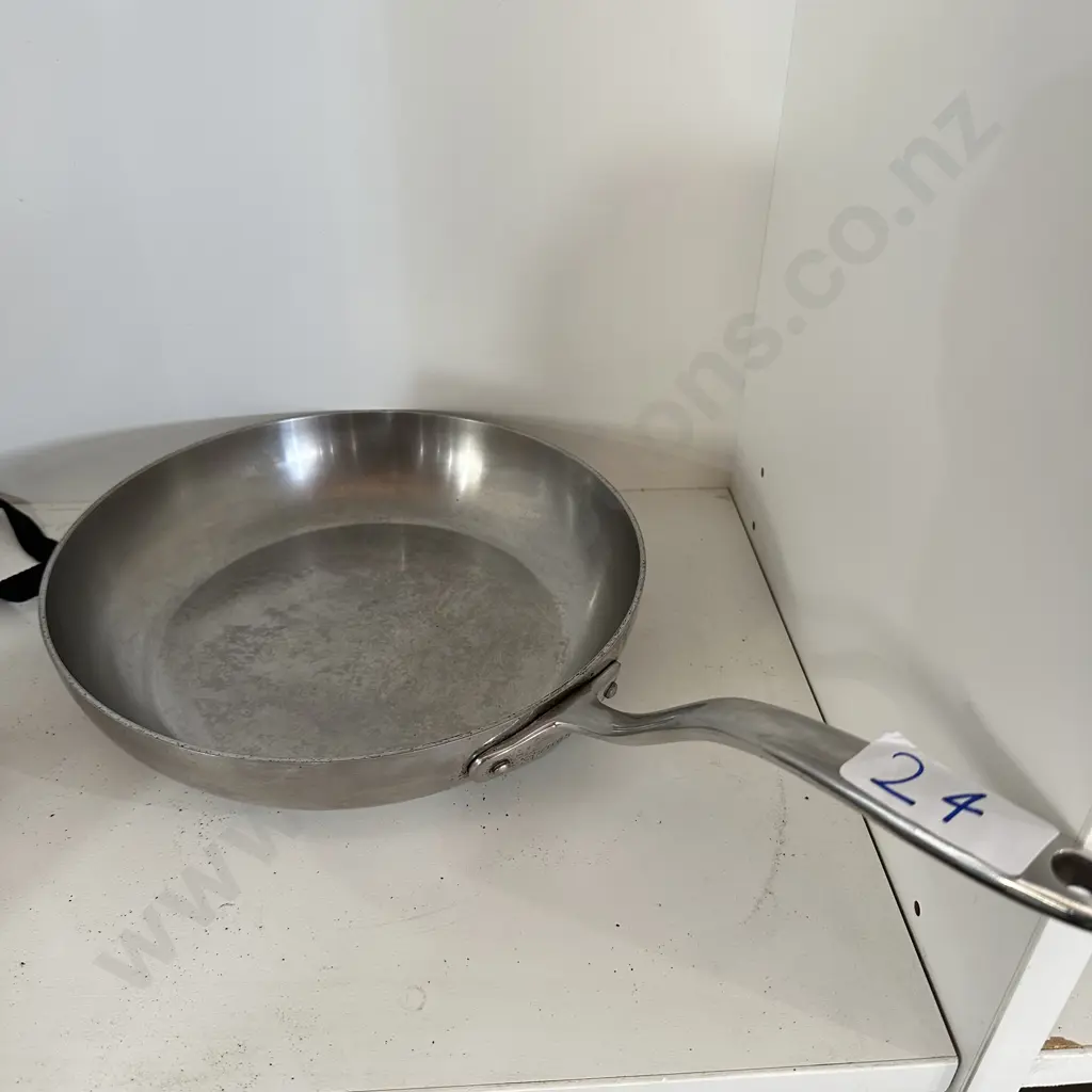 Stellar heavy stainless steel 24.5cm pan Image 1++