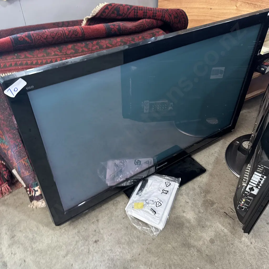 42inch TV with freeview Image 1++