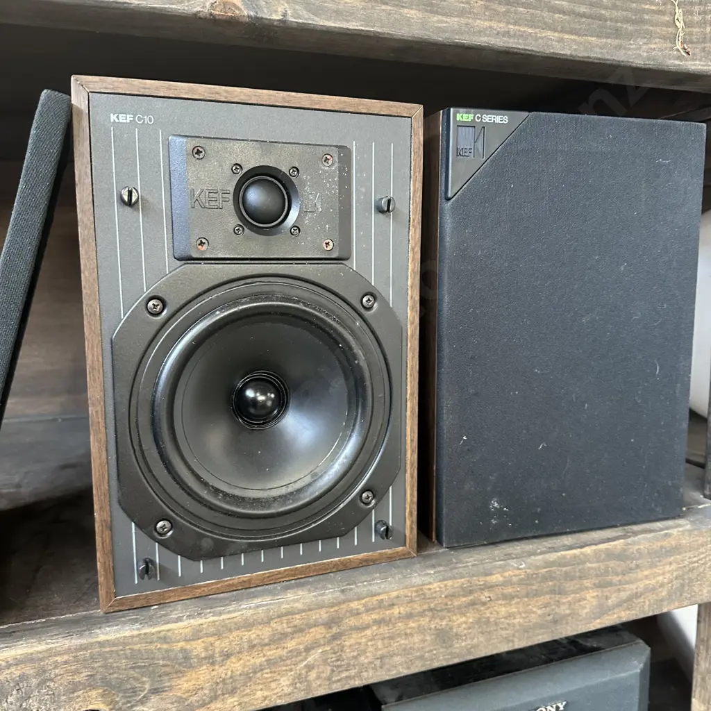 KEF bookshelf speakers Image 1++