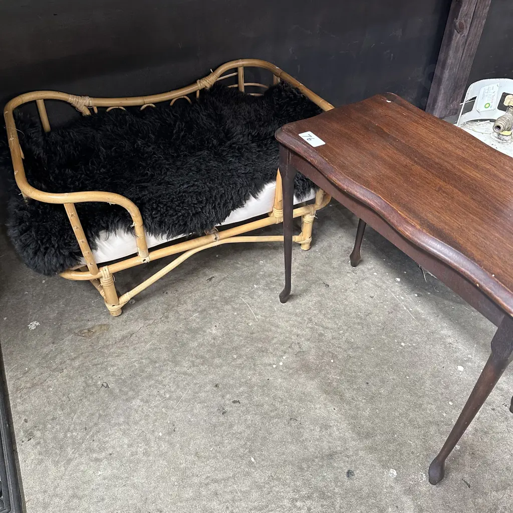 pet basket and side table Image 1++