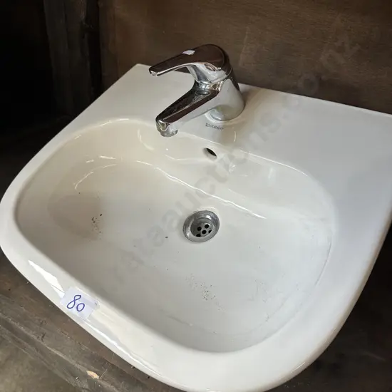 Duravit sink and tap
